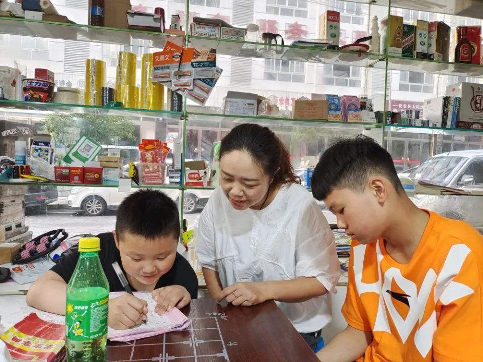 扎根社區(qū)十載 李麗用實(shí)干書寫“為民答卷”