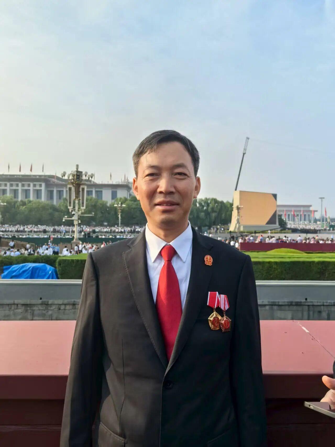 陳福江在天安門現(xiàn)場觀禮.jpg