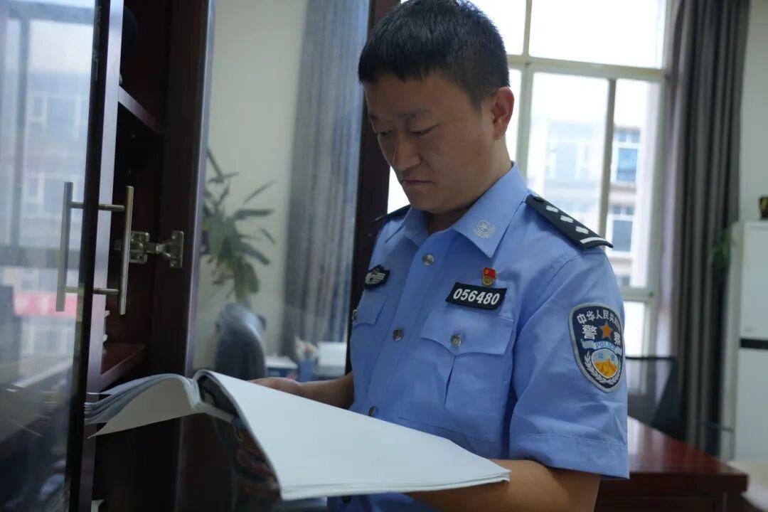 左舵：深山礪劍十年路，云端亮劍護(hù)安寧