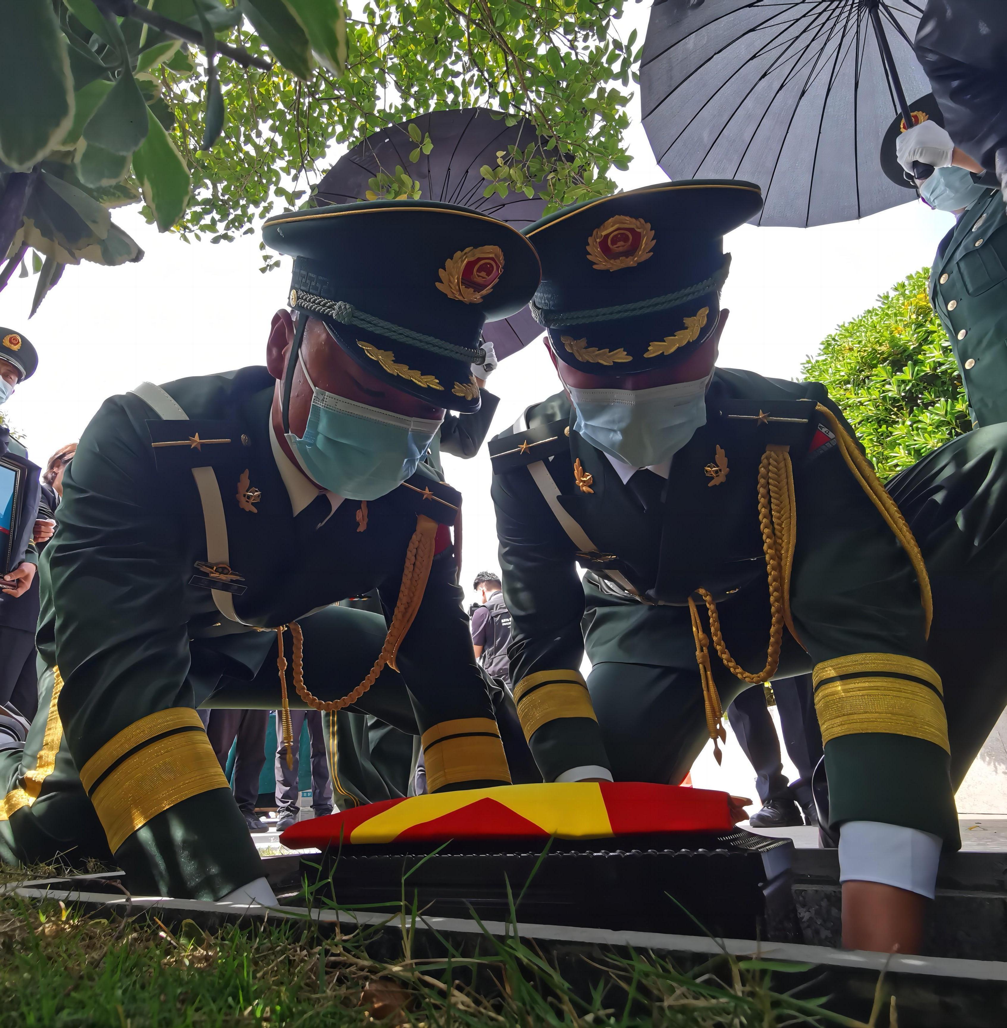汪曉龍，我們送你回家！
