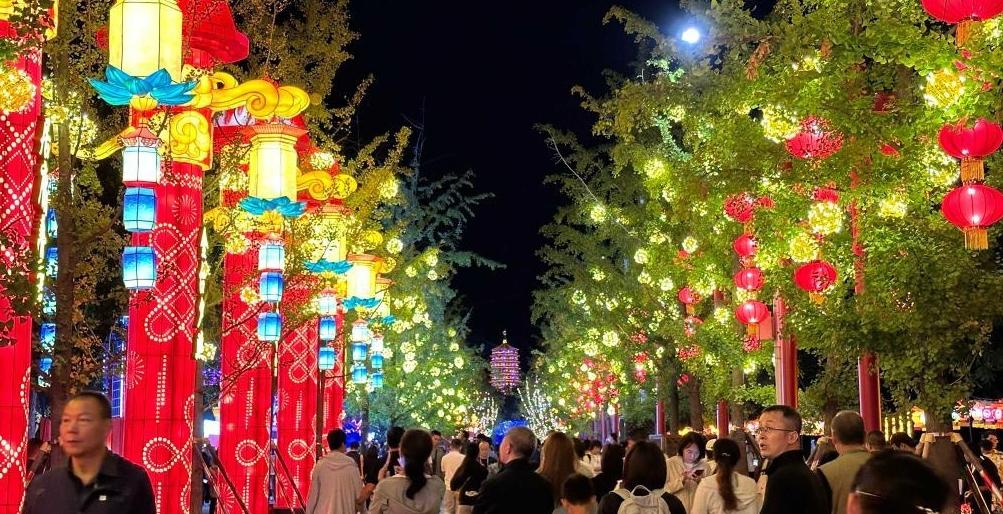 潮體驗(yàn)、微度假、熱IP——中秋節(jié)假期各地消費(fèi)市場掃描