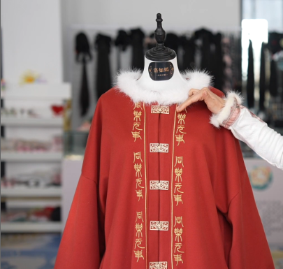 新春走基層 | 香味漢服、AI設(shè)計……漢服里的“黑科技”