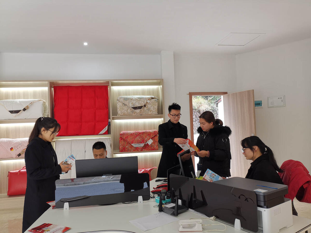 淳安司法：憲法宣傳進(jìn)企業(yè)，“把脈問診”開良方